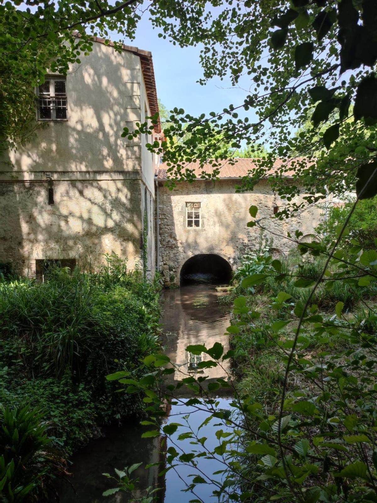 Chambre D'Hotes Le Moulin De Moulis Exteriér fotografie