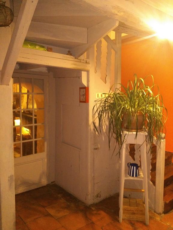 Chambre D'Hotes Le Moulin De Moulis Exteriér fotografie